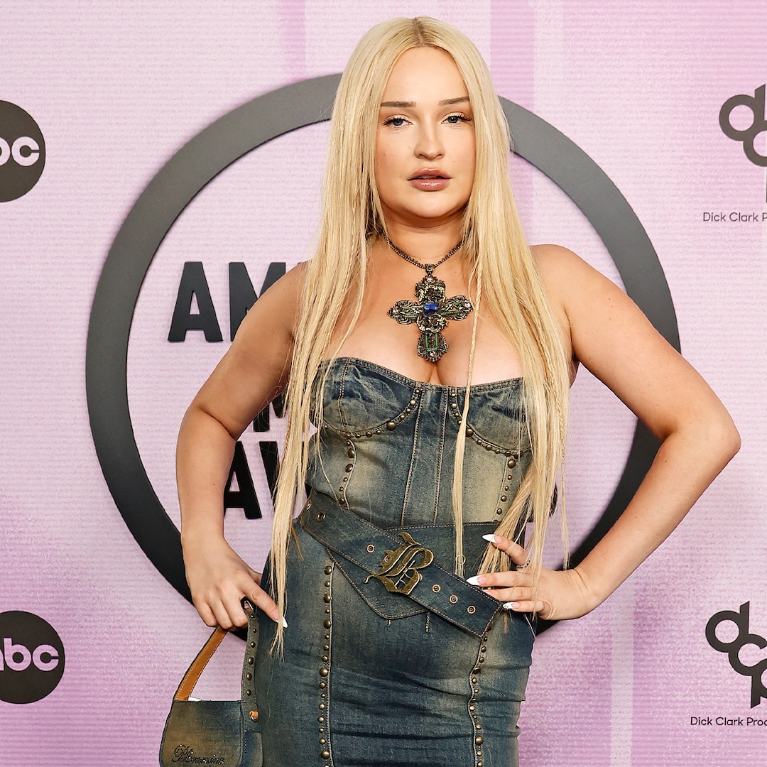 Kim Petras Channels Britney Spears With Denim Dress at 2022 AMAs